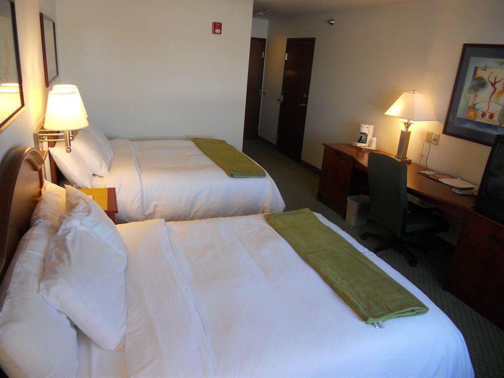 Crossings By Grandstay Inn & Suites Becker 外观 照片