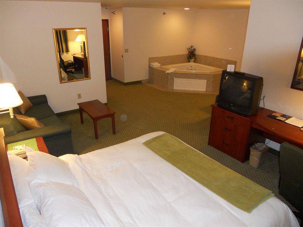 Crossings By Grandstay Inn & Suites Becker 外观 照片