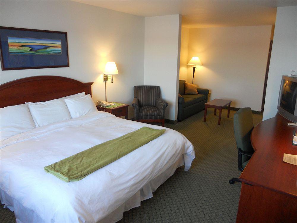 Crossings By Grandstay Inn & Suites Becker 外观 照片