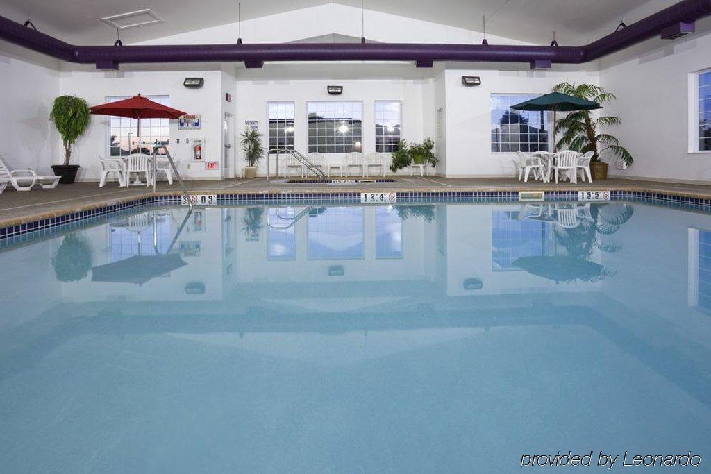 Crossings By Grandstay Inn & Suites Becker 外观 照片