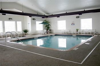 Crossings By Grandstay Inn & Suites Becker 外观 照片