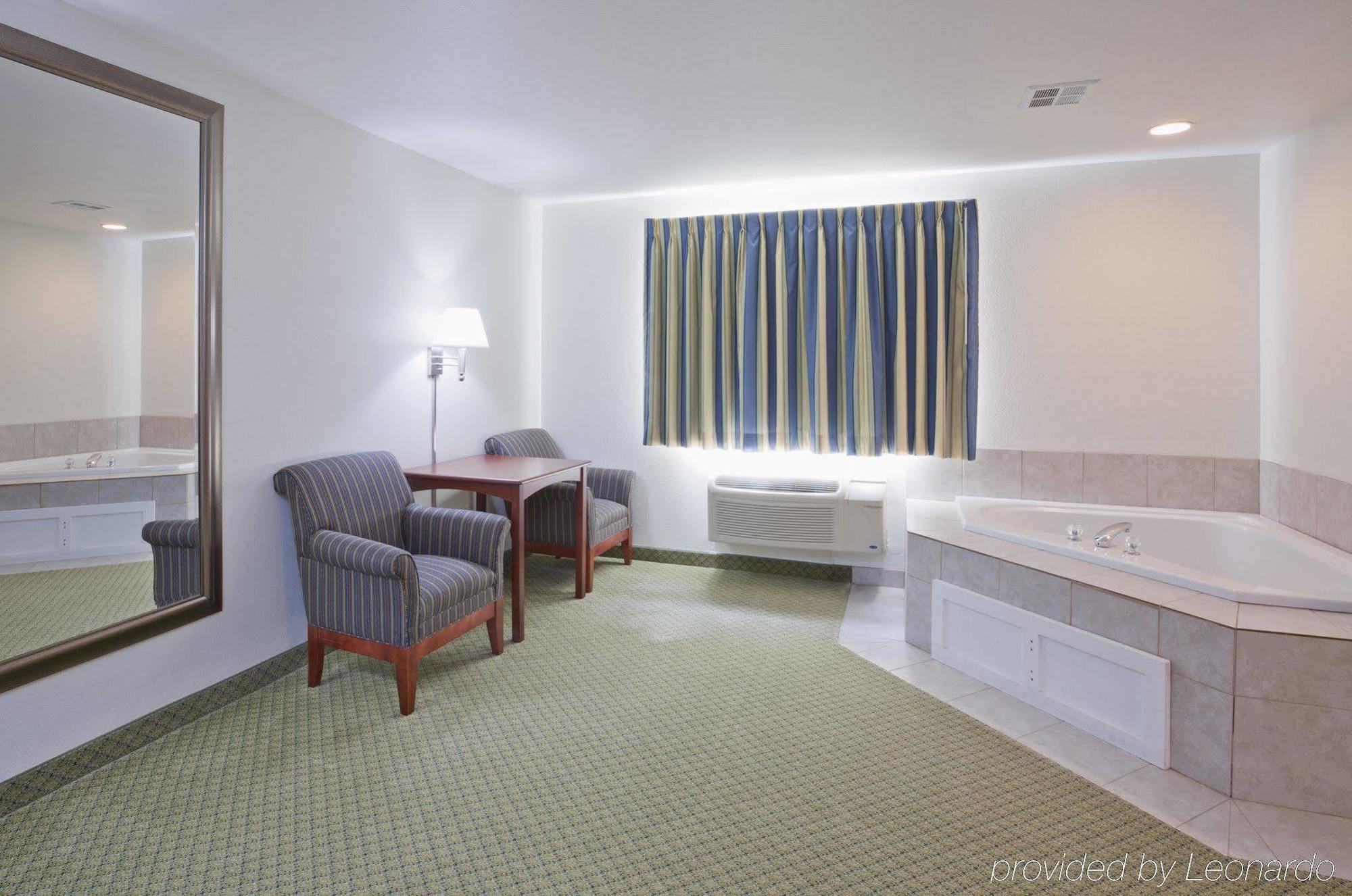 Crossings By Grandstay Inn & Suites Becker 外观 照片